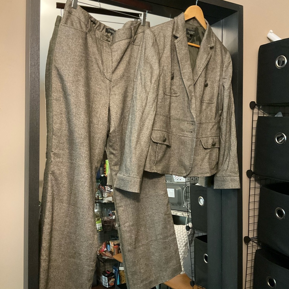 (Lara) B1G1 Talbots Classic Matching Suit Set Size 12 Top Size 10 pants